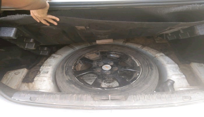 2011 Chevrolet Cruze LTZ, Diesel, Manual, 1,15,335 km, tyre