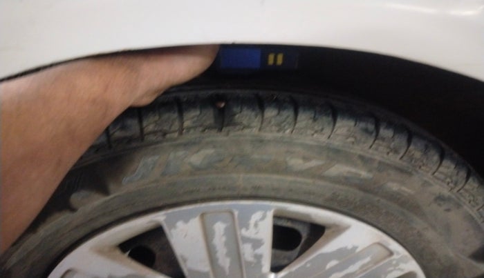 2011 Ford Figo TITANIUM 1.4 DIESEL, Diesel, Manual, 1,71,348 km, tyre