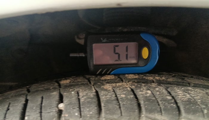 2013 Hyundai Eon ERA +, Petrol, Manual, 36,534 km, tyre