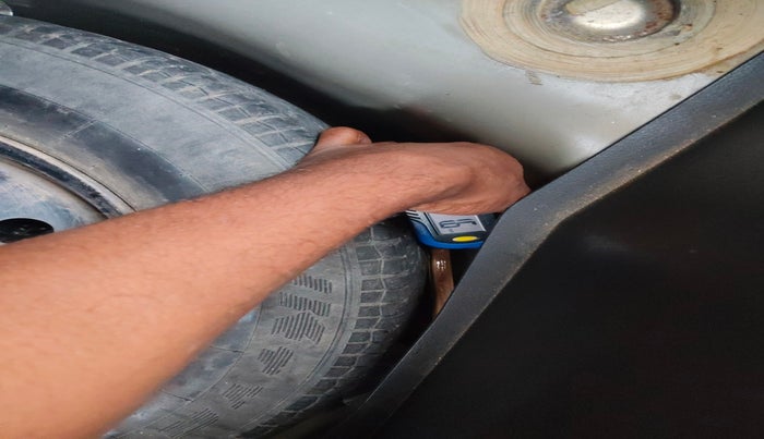 2014 Maruti Swift VXI, Petrol, Manual, 80,586 km, tyre