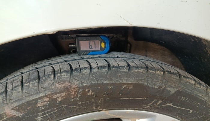 2013 Skoda Rapid ELEGANCE 1.6 MPI MT, Petrol, Manual, 50,306 km, tyre