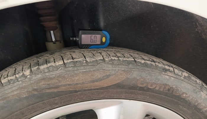 2013 Skoda Rapid ELEGANCE 1.6 MPI MT, Petrol, Manual, 50,306 km, tyre