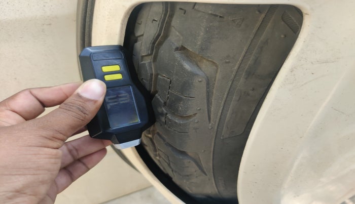 2016 Mahindra TUV300 T8 AMT, Diesel, Automatic, 50,733 km, tyre