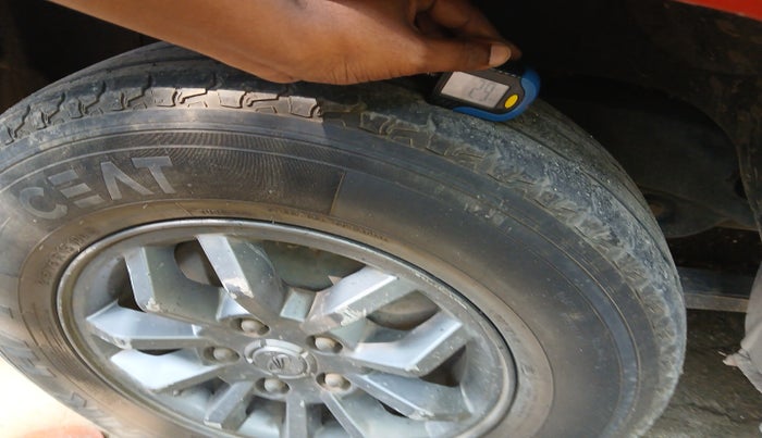 2018 Mahindra TUV300 T10 DUAL TONE, Diesel, Manual, 78,150 km, tyre