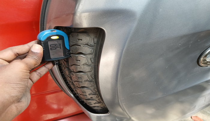 2018 Mahindra TUV300 T10 DUAL TONE, Diesel, Manual, 78,150 km, tyre