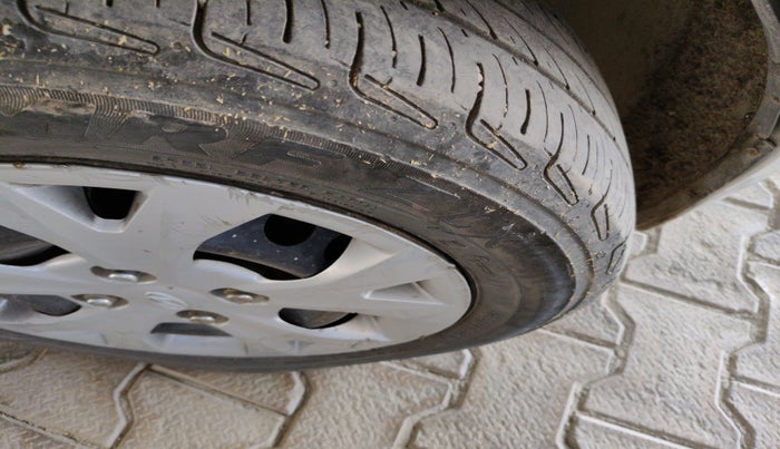 2016 Hyundai Grand i10 SPORTZ 1.1 CRDI, Diesel, Manual, 91,668 km, tyre