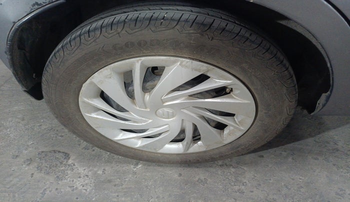 2017 Maruti IGNIS DELTA 1.2 AMT, Petrol, Automatic, 69,350 km, tyre