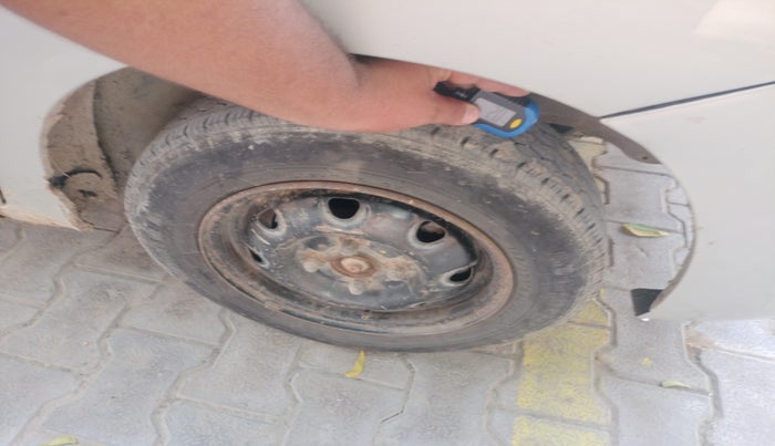 2014 Maruti Wagon R 1.0 LXI CNG, Petrol, Manual, 1,20,884 km, tyre