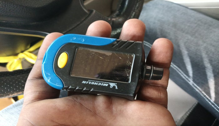 2015 Maruti Swift Dzire VXI, Petrol, Manual, 1,38,571 km, tyre