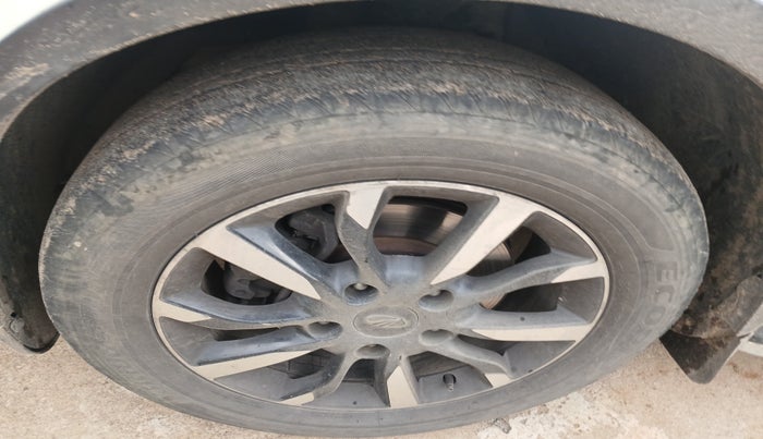 2019 Mahindra XUV500 W11, Diesel, Manual, 1,72,089 km, tyre