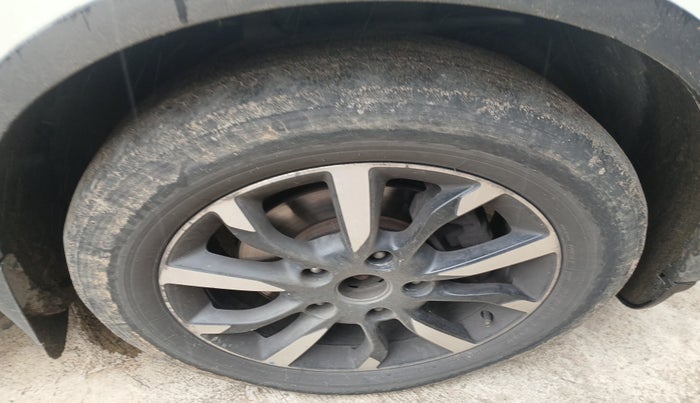 2019 Mahindra XUV500 W11, Diesel, Manual, 1,72,089 km, tyre