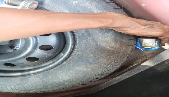 2013 Maruti Swift VXI, Petrol, Manual, 4,640 km, tyre