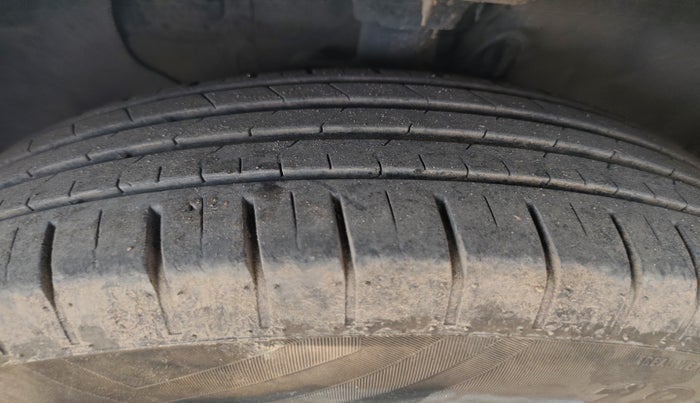 2017 Hyundai Elite i20 SPORTZ 1.4 CRDI, Diesel, Manual, 1,20,073 km, tyre