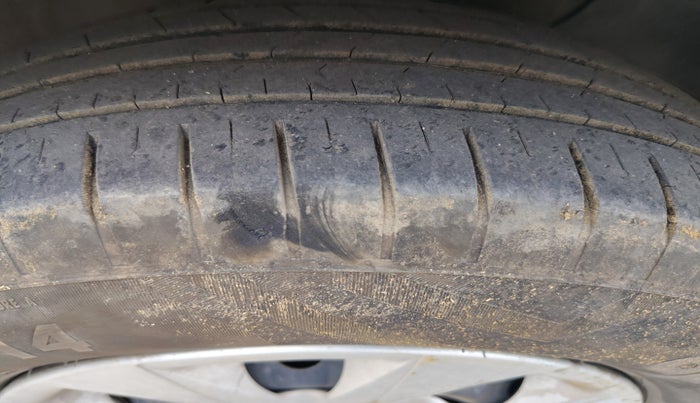 2017 Hyundai Elite i20 SPORTZ 1.4 CRDI, Diesel, Manual, 1,20,073 km, tyre