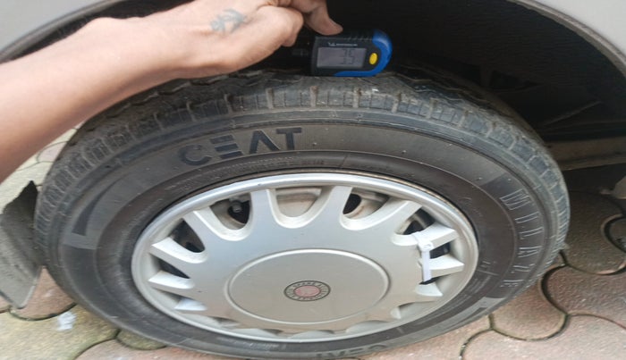 2012 Maruti Eeco 5 STR WITH A/C+HTR CNG, Petrol, Manual, 72,998 km, tyre