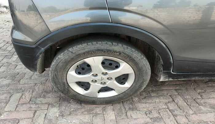 2023 Mahindra XUV300 W6 1.5 Sunroof Diesel, Diesel, Manual, 1,23,205 km, tyre