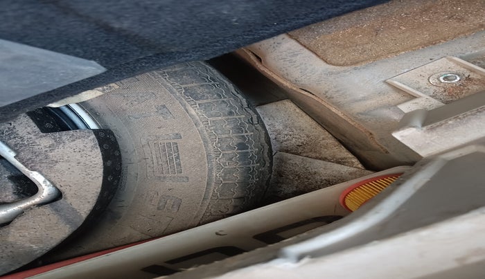 2023 Mahindra XUV300 W6 1.5 Sunroof Diesel, Diesel, Manual, 1,23,205 km, tyre