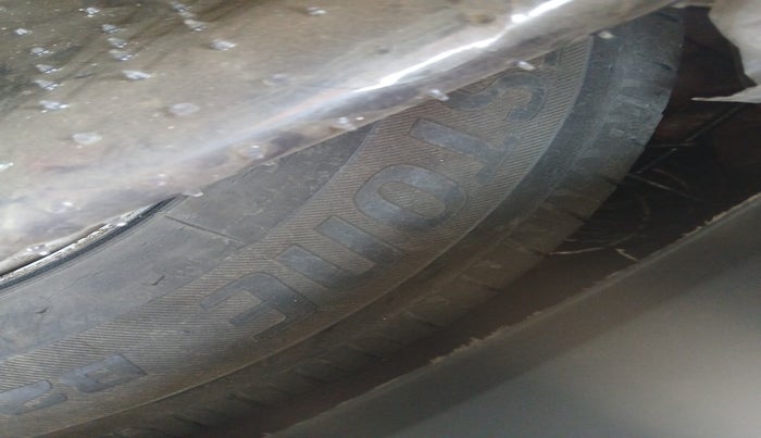 2011 Maruti Wagon R 1.0 LXI CNG, Petrol, Manual, 77,363 km, tyre