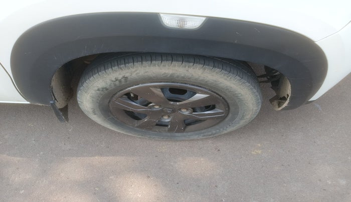 2018 Renault Kwid RXT 1.0 (O), Petrol, Manual, 57,455 km, tyre