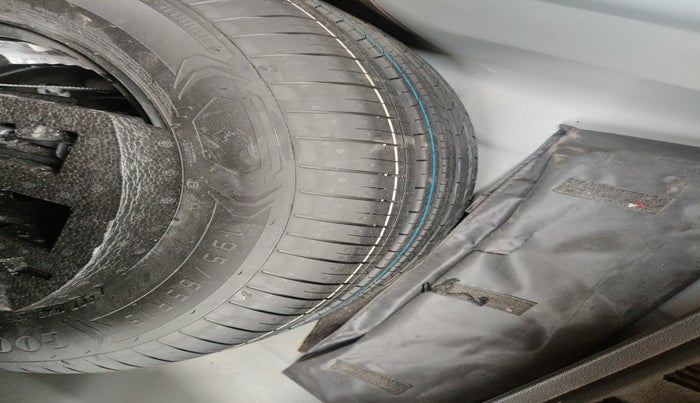 2022 Volkswagen VIRTUS COMFORTLINE TSI 1.0 MT, Petrol, Manual, 43,581 km, tyre