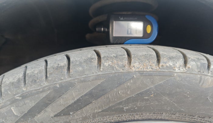 2014 Hyundai Santro Xing GLS, Petrol, Manual, 1,02,013 km, tyre