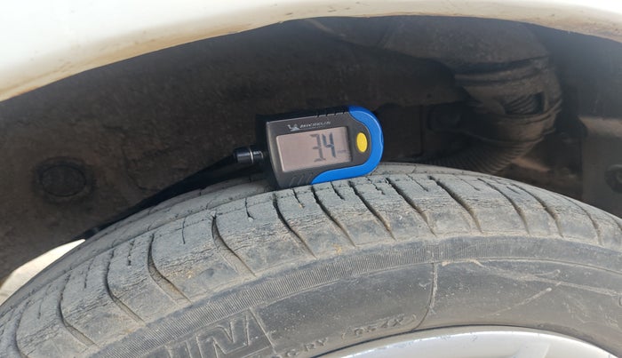 2014 Hyundai Santro Xing GLS, Petrol, Manual, 1,02,013 km, tyre