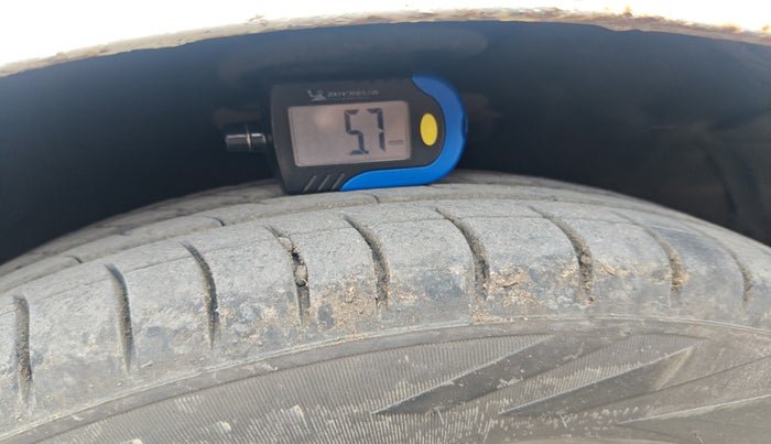 2014 Hyundai Santro Xing GLS, Petrol, Manual, 1,02,013 km, tyre