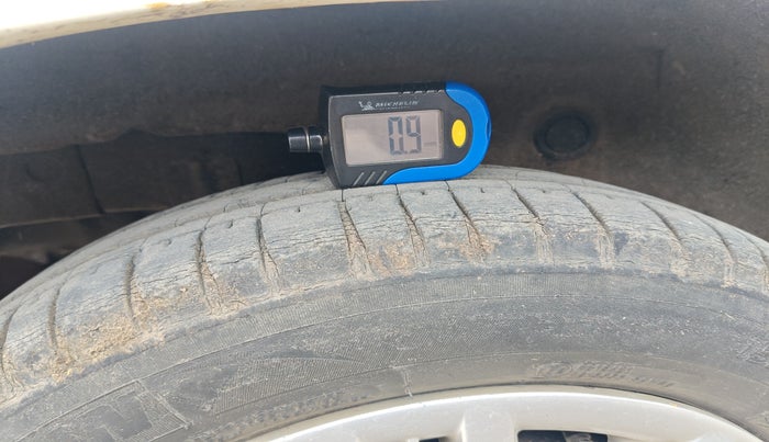 2014 Hyundai Santro Xing GLS, Petrol, Manual, 1,02,013 km, tyre