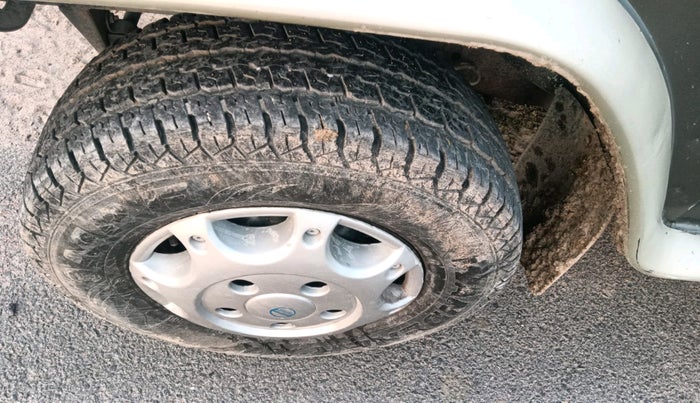 2011 Mahindra Bolero SLX BS-III, Diesel, Manual, 2,37,455 km, tyre