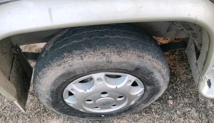 2011 Mahindra Bolero SLX BS-III, Diesel, Manual, 2,37,455 km, tyre