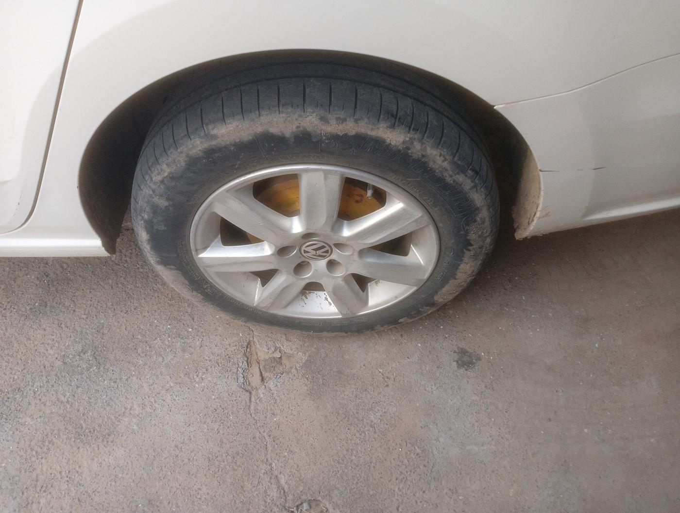 2011 Volkswagen Vento HIGHLINE DIESEL 1.6, Diesel, Manual, 1,06,924 km, tyre