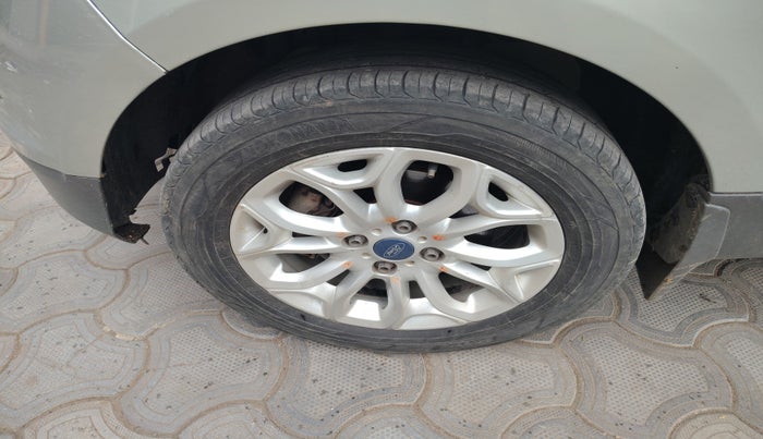 2014 Ford Ecosport TITANIUM 1.5L DIESEL, Diesel, Manual, 1,96,212 km, tyre