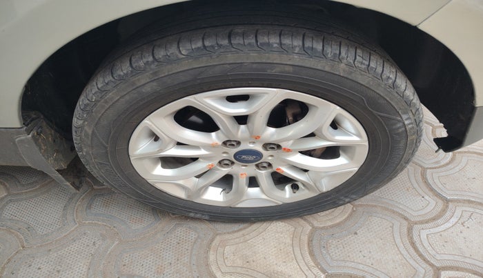 2014 Ford Ecosport TITANIUM 1.5L DIESEL, Diesel, Manual, 1,96,212 km, tyre