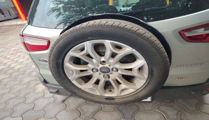 2014 Ford Ecosport TITANIUM 1.5L DIESEL, Diesel, Manual, 1,96,212 km, tyre