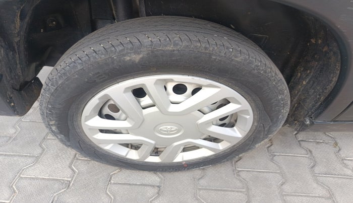 2022 Maruti Vitara Brezza LXI, Petrol, Manual, 27,436 km, tyre