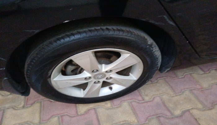 2014 Hyundai New Elantra 1.8 SX MT VTVT, Petrol, Manual, 1,14,529 km, tyre