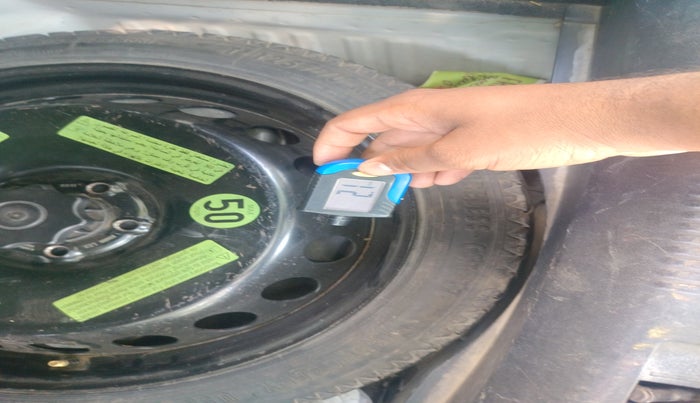 2011 Audi A4 2.0 TDI, Diesel, Automatic, 1,42,218 km, tyre