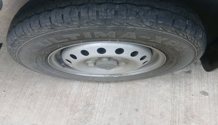 2024 Maruti Eeco 5 STR AC, Petrol, Manual, 7,037 km, tyre