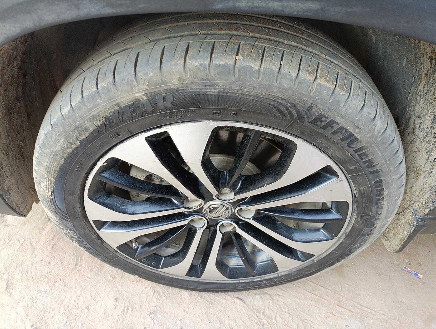 2021 MG HECTOR PLUS SMART 2.0 DIESEL TURBO MT 7-STR, Diesel, Manual, 1,55,000 km, tyre