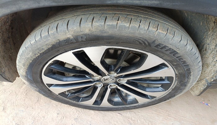 2021 MG HECTOR PLUS SMART 2.0 DIESEL TURBO MT 7-STR, Diesel, Manual, 1,54,460 km, tyre