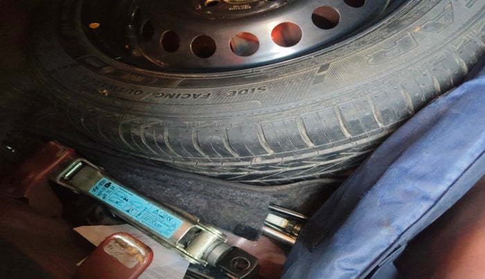 2017 Hyundai Grand i10 SPORTZ (O) 1.2 U2 CRDI, Diesel, Manual, 73,233 km, tyre