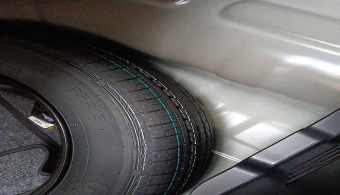 2011 Hyundai Santro Xing GL, Petrol, Manual, 72,279 km, tyre