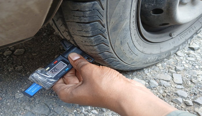 2013 Maruti Alto 800 LXI, Petrol, Manual, 60,023 km, tyre