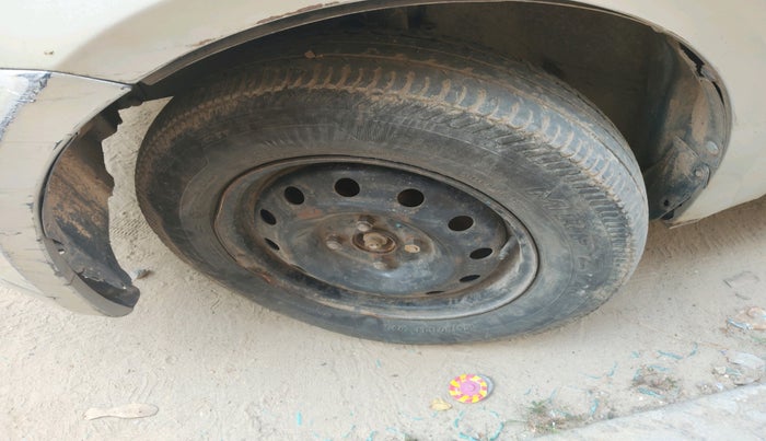 2011 Maruti Swift Dzire LXI, Petrol, Manual, 1,59,261 km, tyre