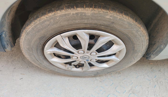 2011 Maruti Swift Dzire LXI, Petrol, Manual, 1,59,261 km, tyre