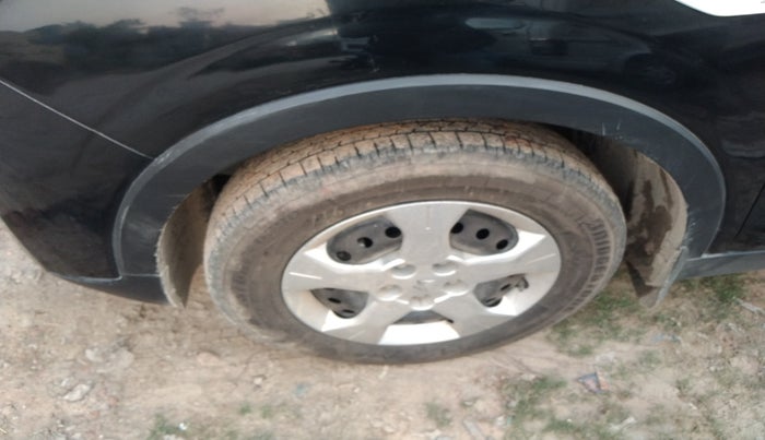 2024 Mahindra XUV300 W6 1.2 PETROL, Petrol, Manual, 28,572 km, tyre