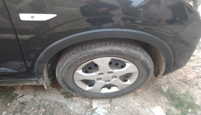 2024 Mahindra XUV300 W6 1.2 PETROL, Petrol, Manual, 28,572 km, tyre