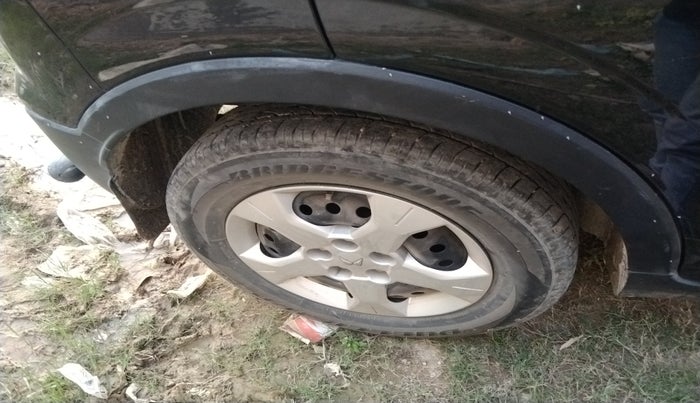 2024 Mahindra XUV300 W6 1.2 PETROL, Petrol, Manual, 28,572 km, tyre