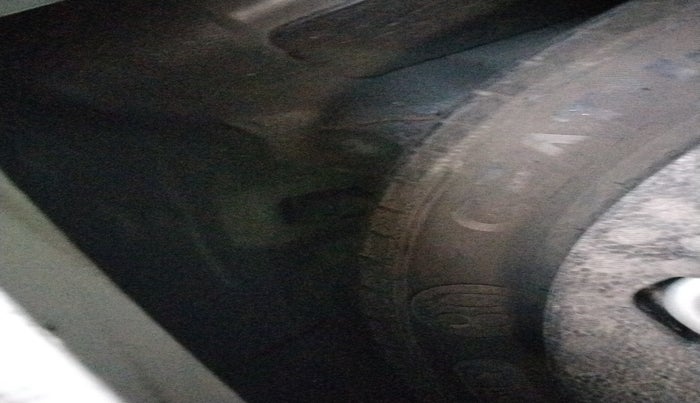 2024 Mahindra XUV300 W6 1.2 PETROL, Petrol, Manual, 28,572 km, tyre