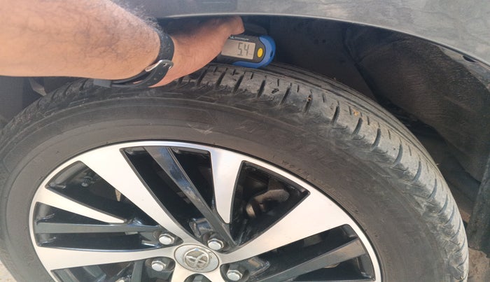 2022 Toyota Innova Crysta 2.7 ZX AT 7 STR, Petrol, Automatic, 31,058 km, tyre